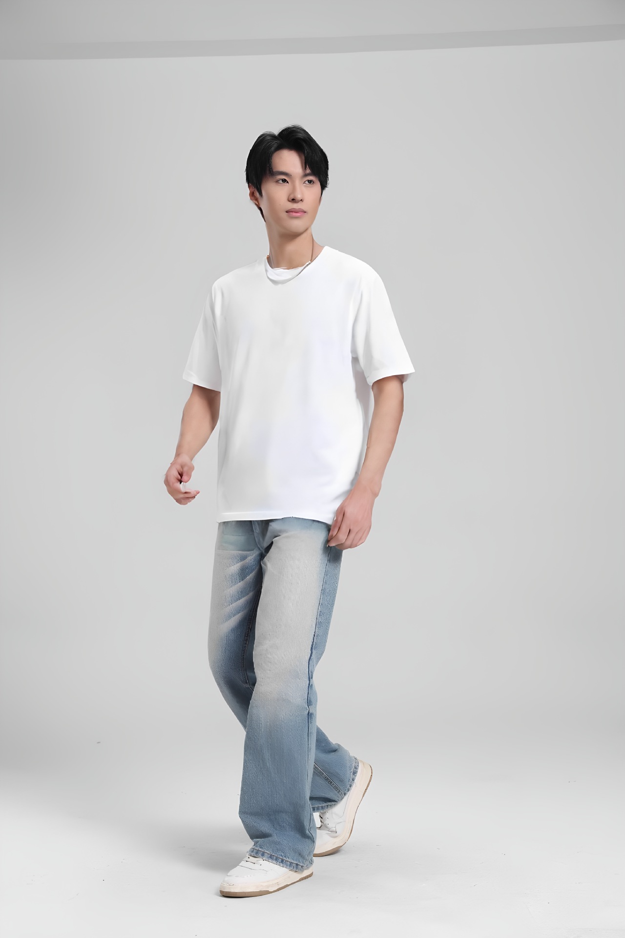 白Tシャツ すっきりシルエット 丸首半袖