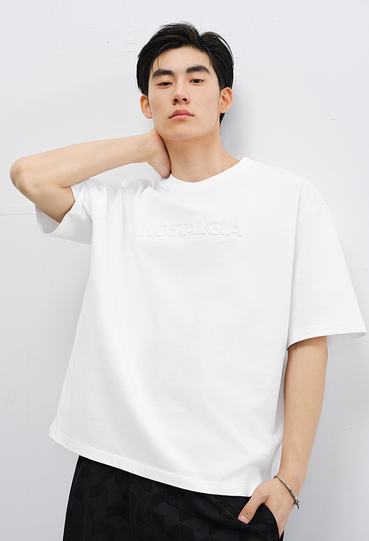 白Tシャツ 立体刺繍デザイン半袖カットソー