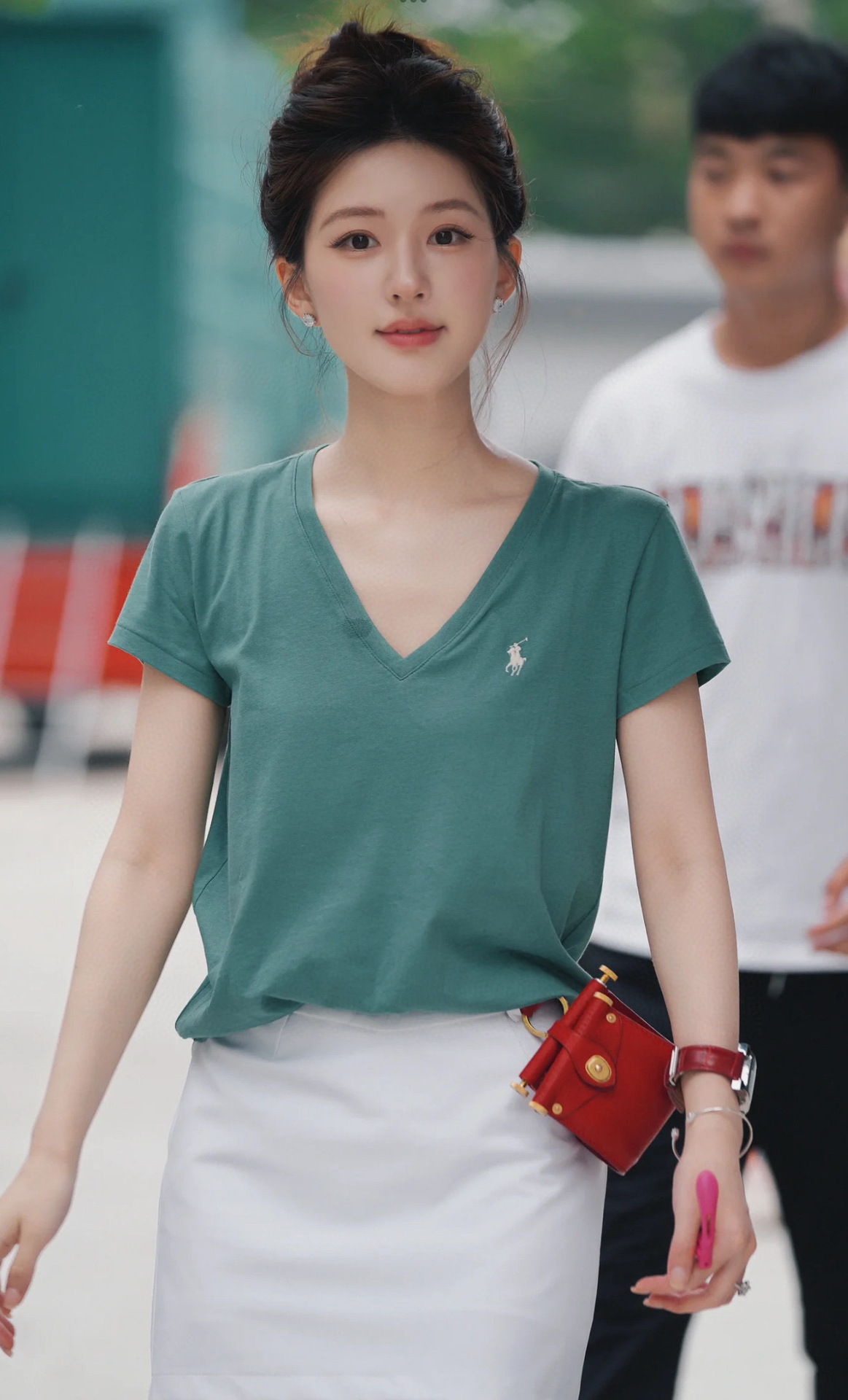 白Tシャツ すっきり着こなせる上質Vネック