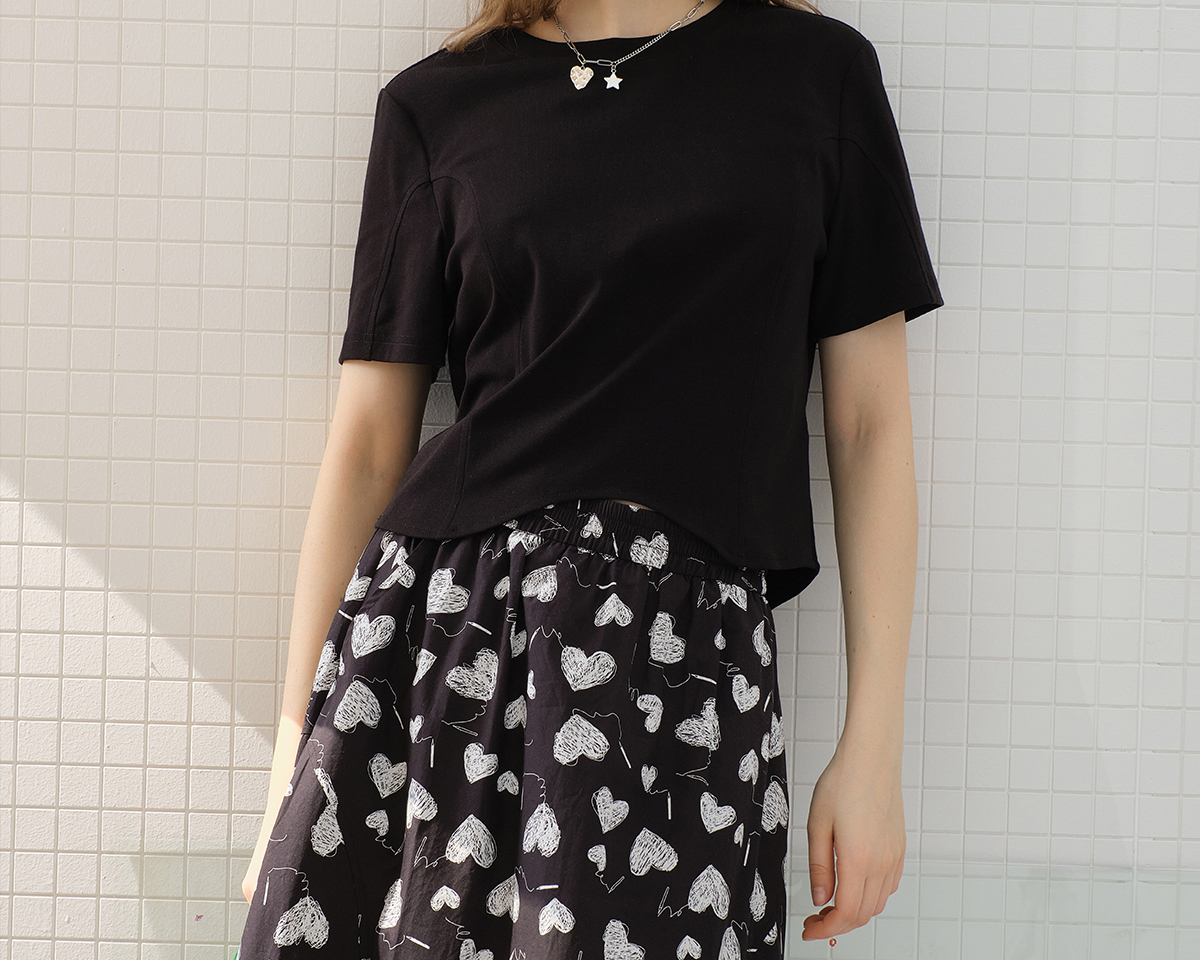 白Tシャツ シンプル立体裁断クルーネック半袖