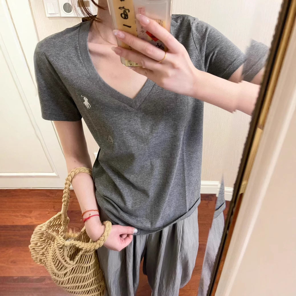 白Tシャツ すっきり着こなせる上質Vネック