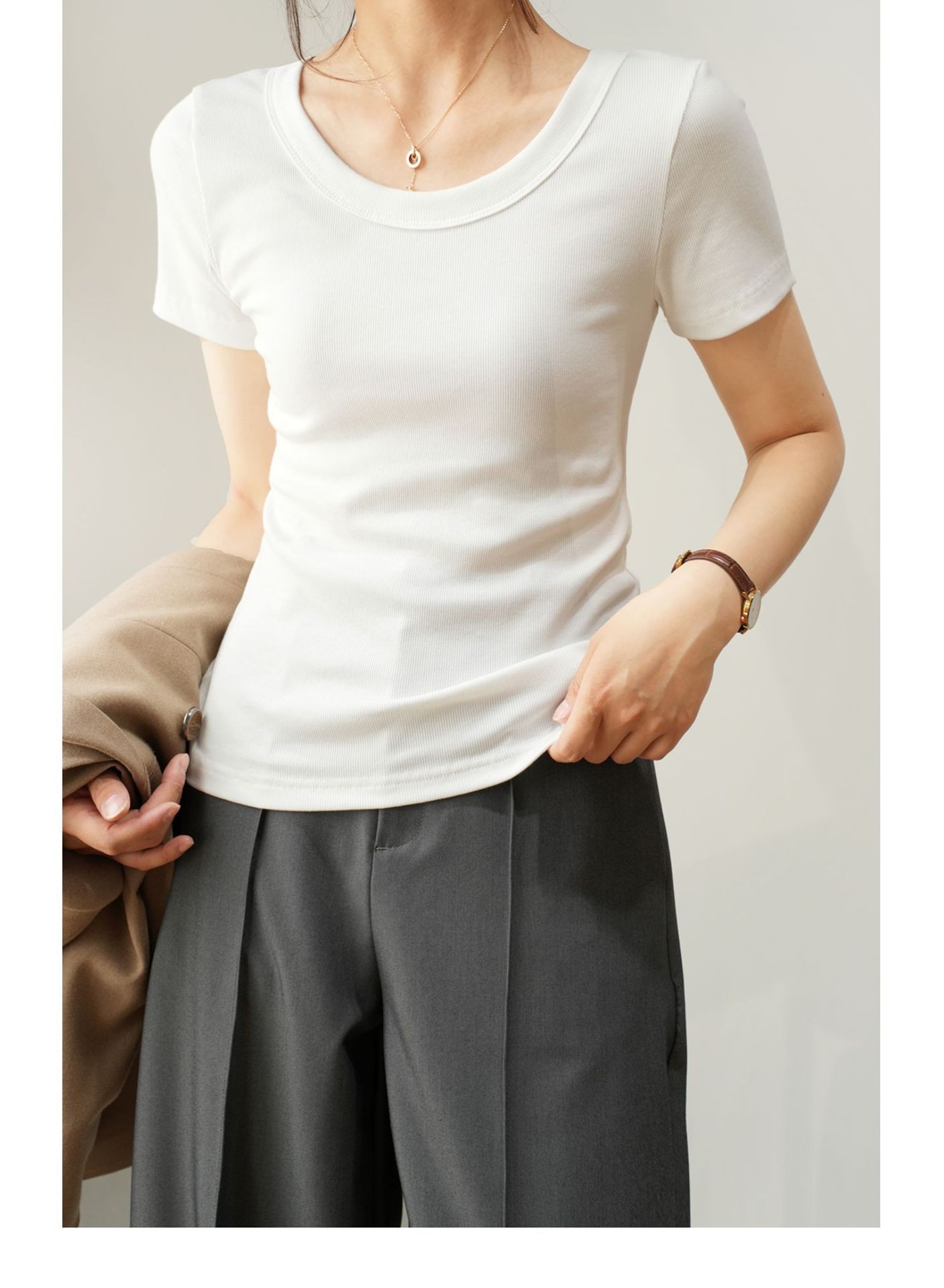 白Tシャツ すっきり丸首リブカットソー
