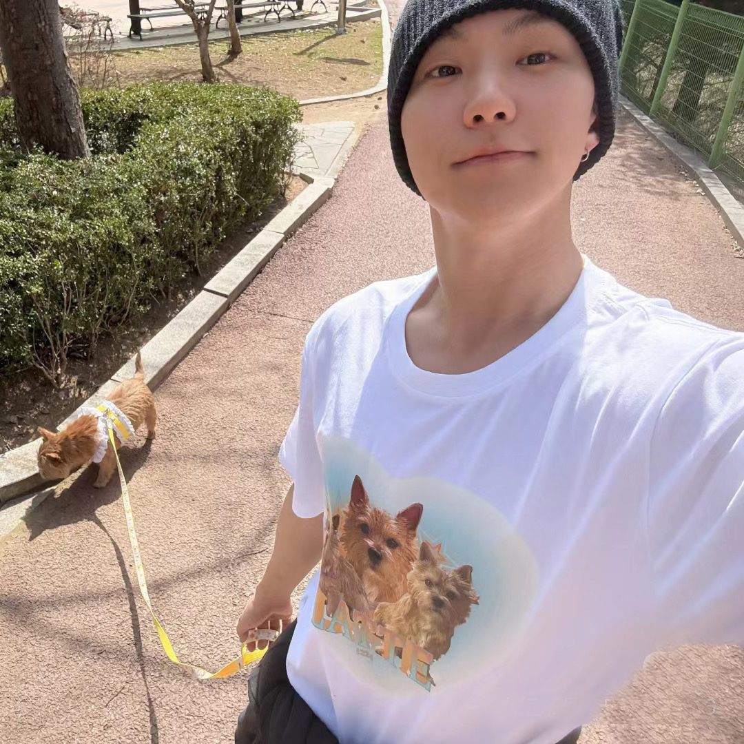 白Tシャツ メンズ 愛犬と過ごす癒しの一枚
