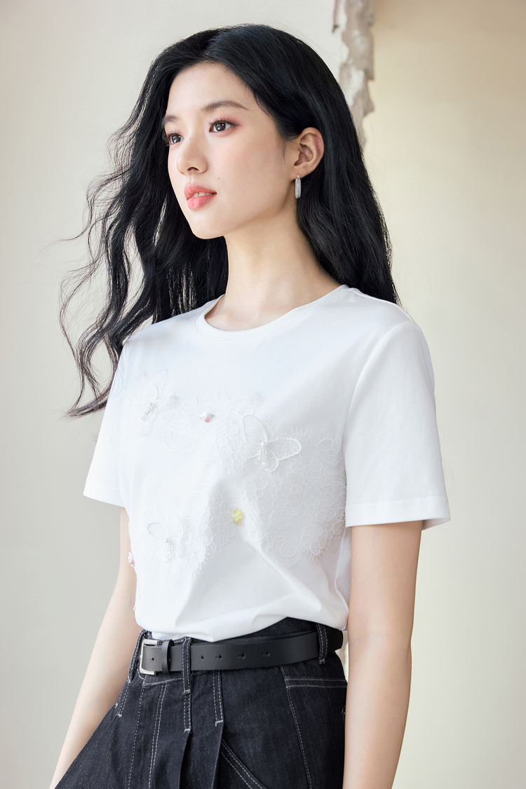 白Tシャツ 蝶々刺繍入り丸首半袖シャツ