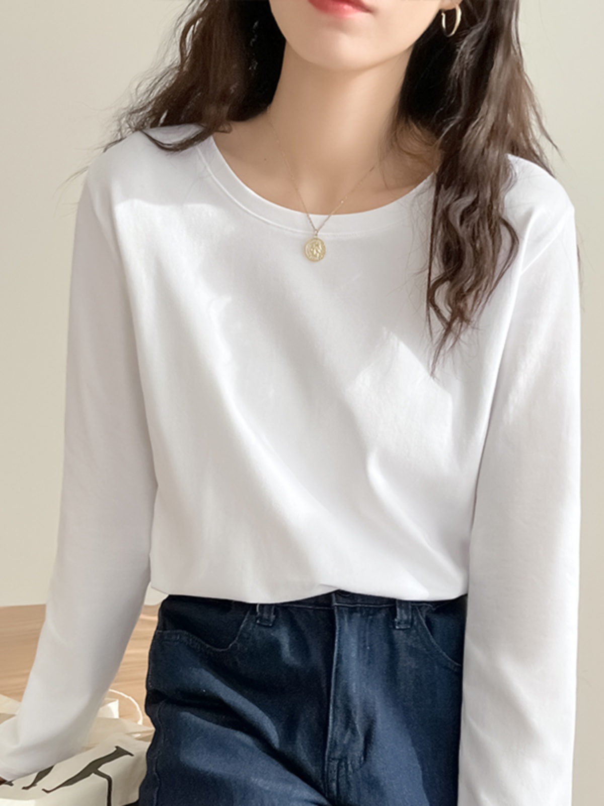 白Tシャツ レディース なめらか長袖クルーネックカットソー