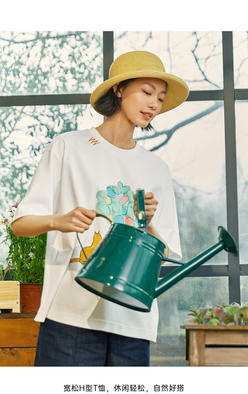 白Tシャツ ねこと風船 ゆったりシルエット