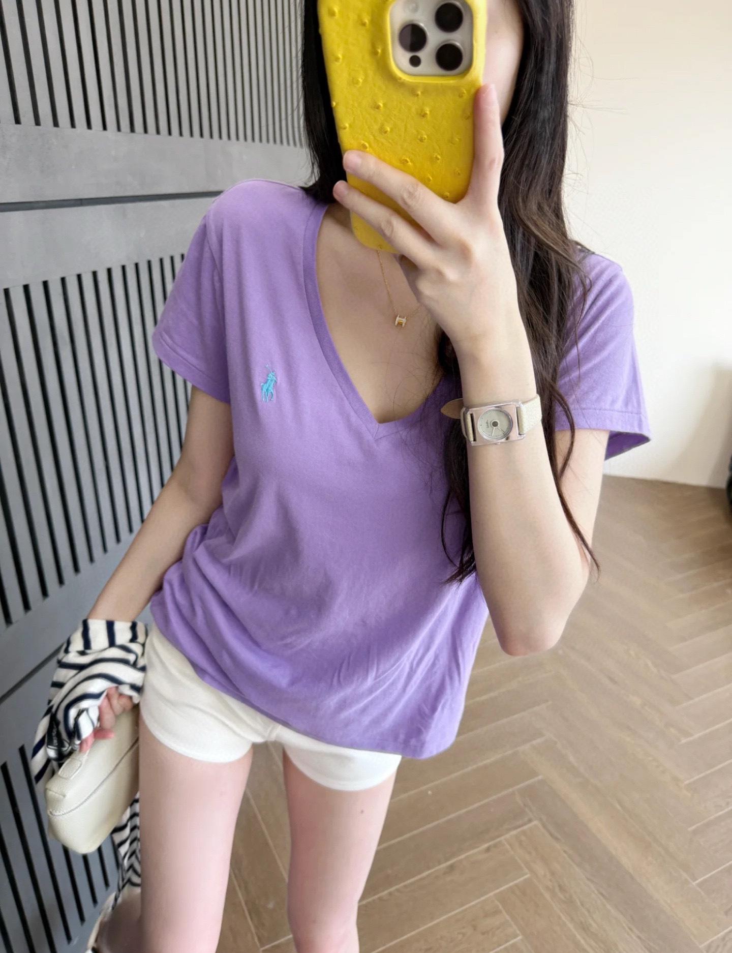 白Tシャツ すっきり着こなせる上質Vネック
