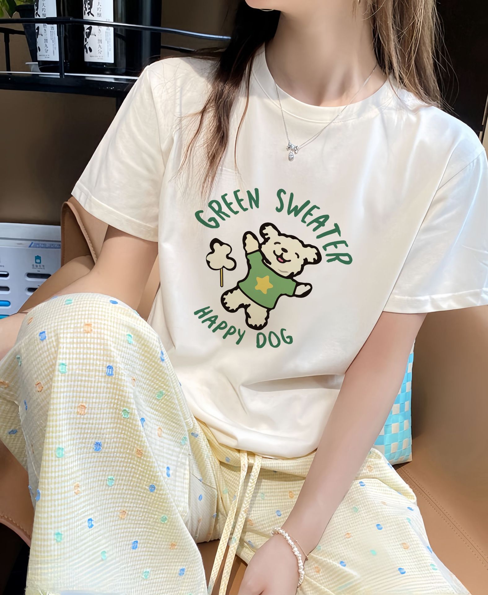 白Tシャツ うさぎ踊りプリント半袖シャツ