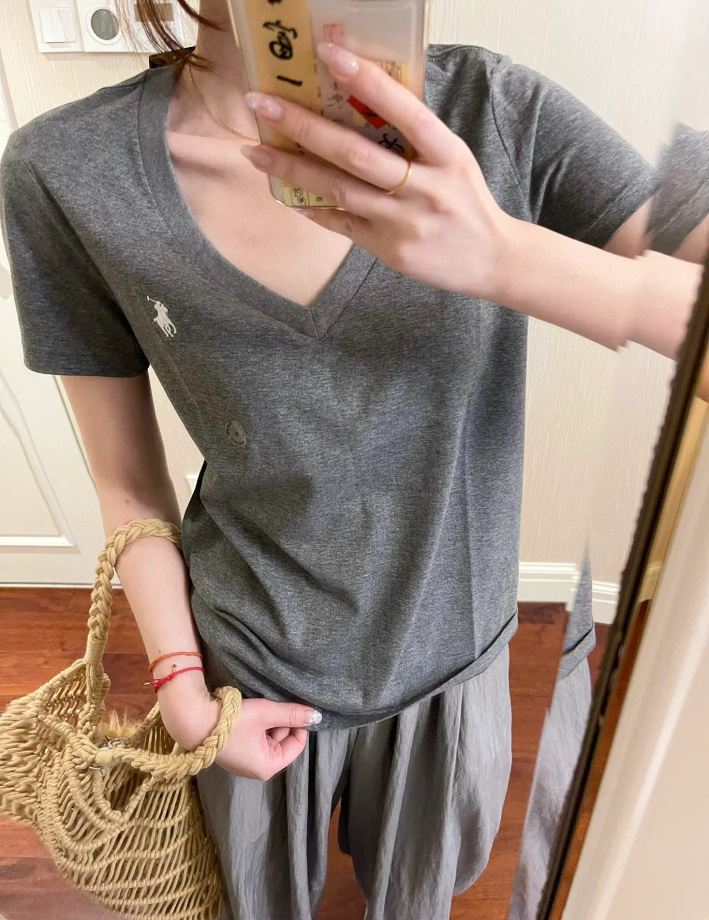 白Tシャツ すっきり着こなせる上質Vネック
