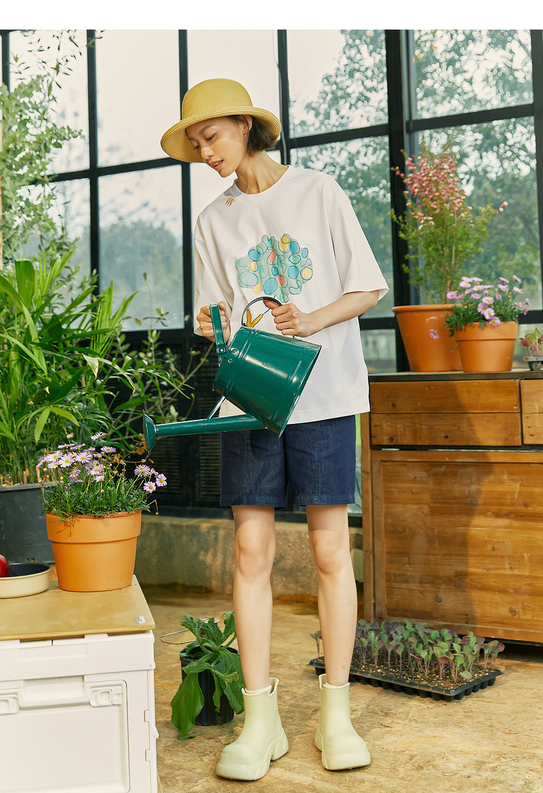 白Tシャツ ねこと風船 ゆったりシルエット