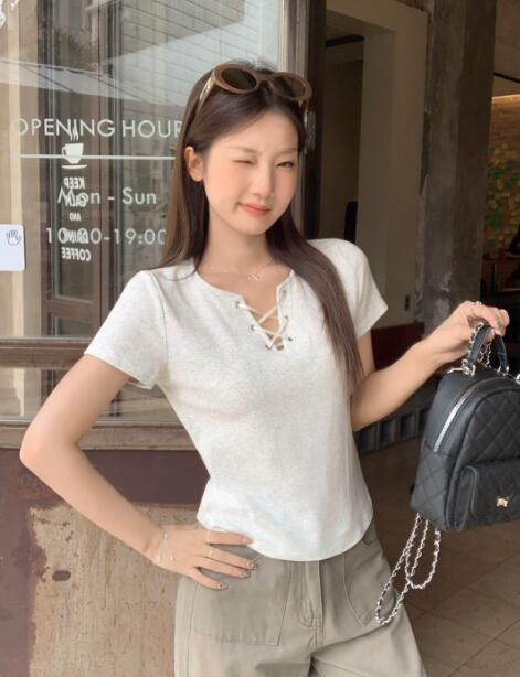 白Tシャツ 半袖白色カットソー細身ブイネックレディース上着