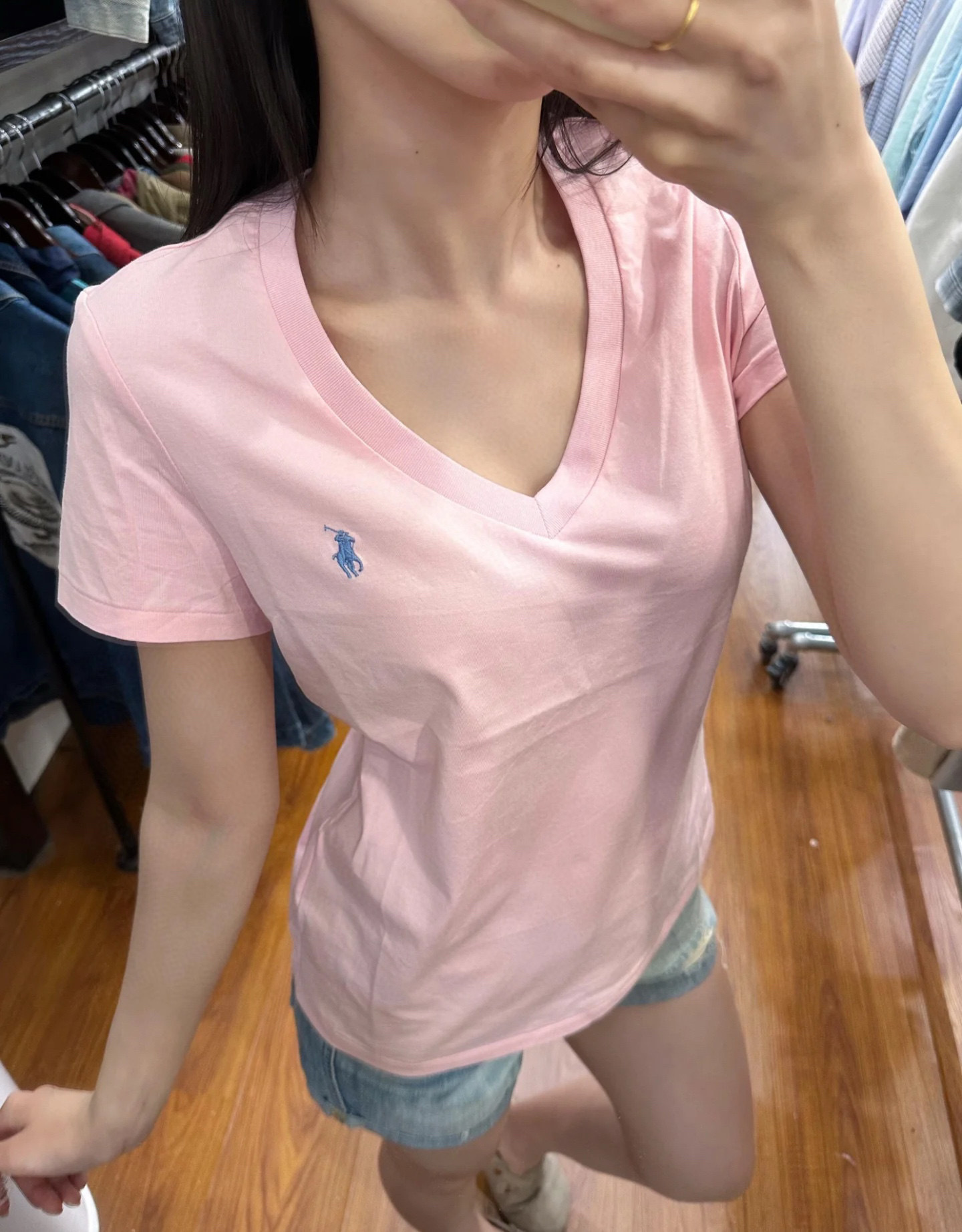 白Tシャツ すっきり着こなせる上質Vネック