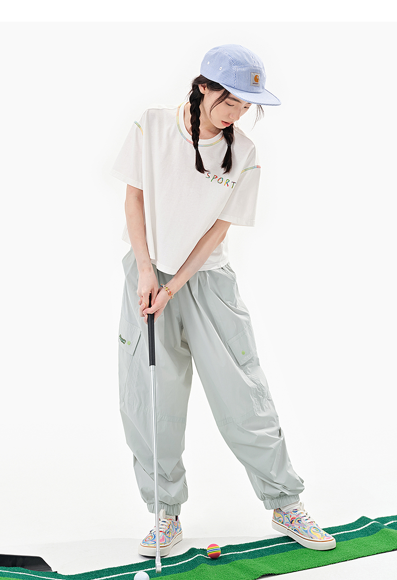 白Tシャツ 虹色ステッチ装飾クルーネック半袖