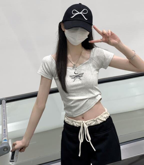 白Tシャツ 蝶々プリント半袖白カットソー レディーススリムトップス