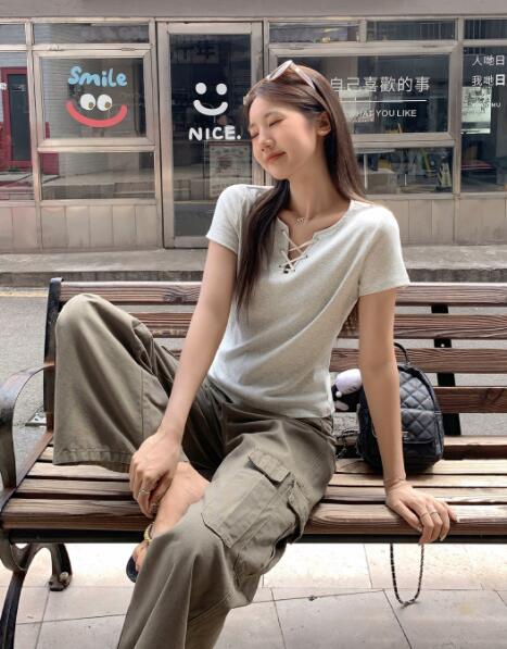 白Tシャツ 半袖白色カットソー細身ブイネックレディース上着