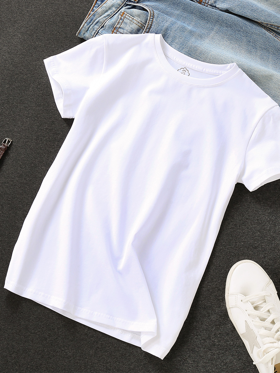 白Tシャツ すっきり着こなし基本の一枚