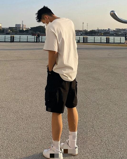 白Tシャツ 夏メンズ半袖白地手の平プリント半袖綿素材