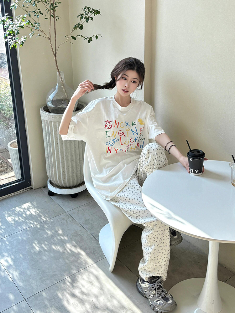 白Tシャツ レディース カラフル文字刺繍
