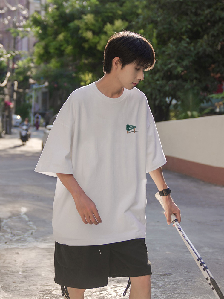 美シルエットで自信が持てる！メンズ半袖白tシャツおすすめ5選
