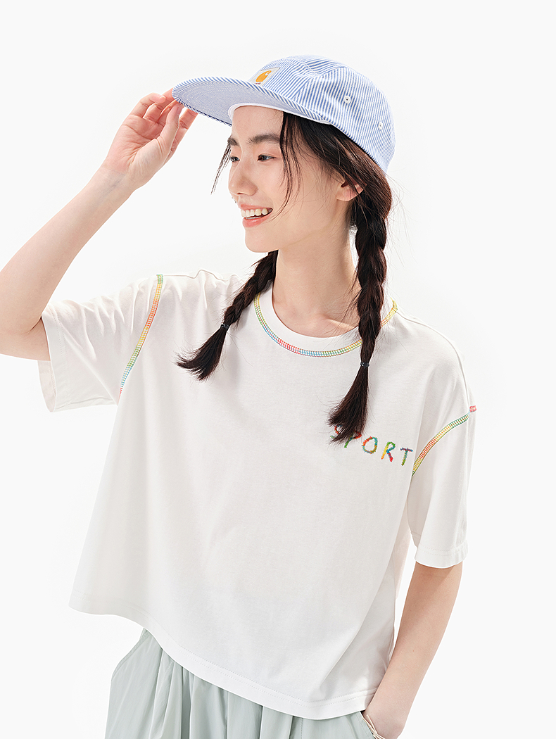 白Tシャツ 虹色ステッチ装飾クルーネック半袖