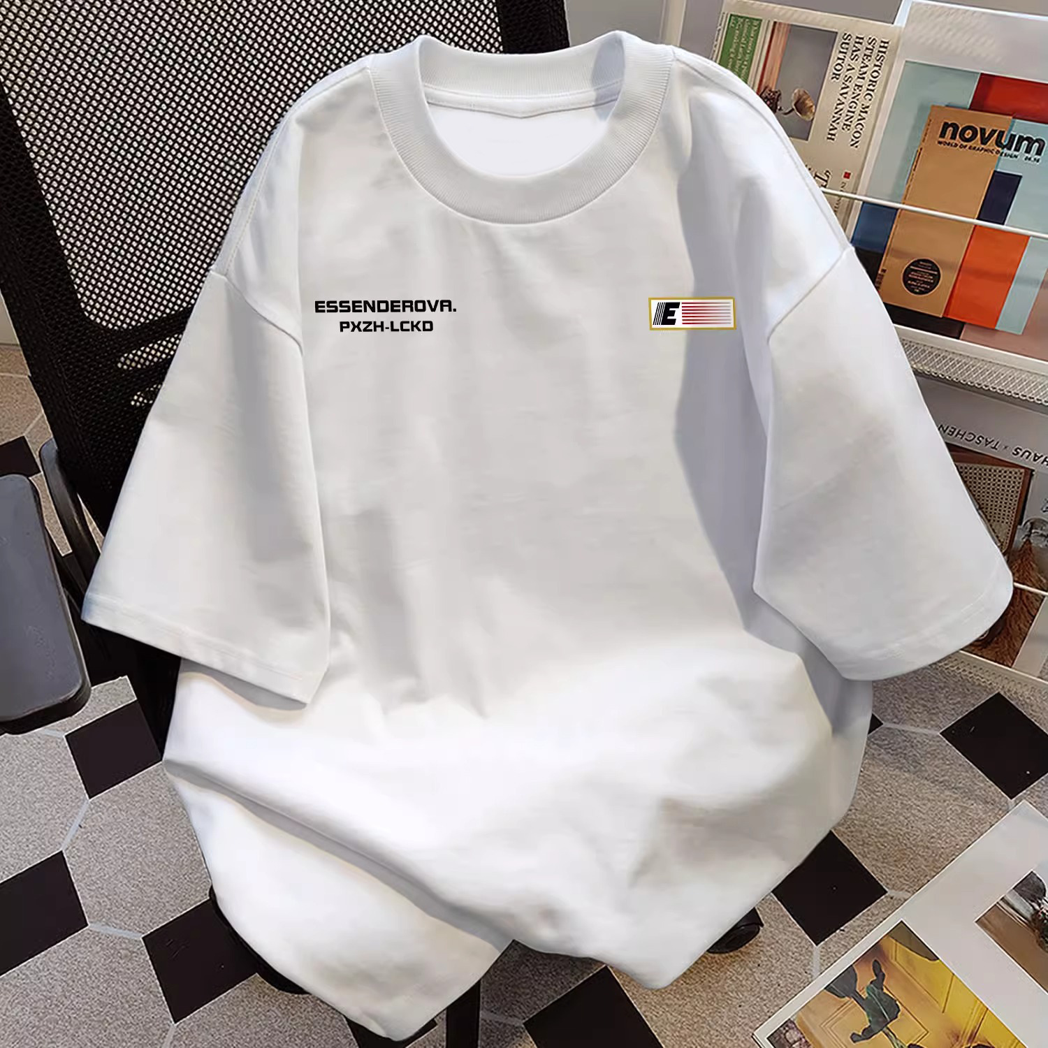 白Tシャツ 工業系ロゴ入りオーバーサイズ半袖