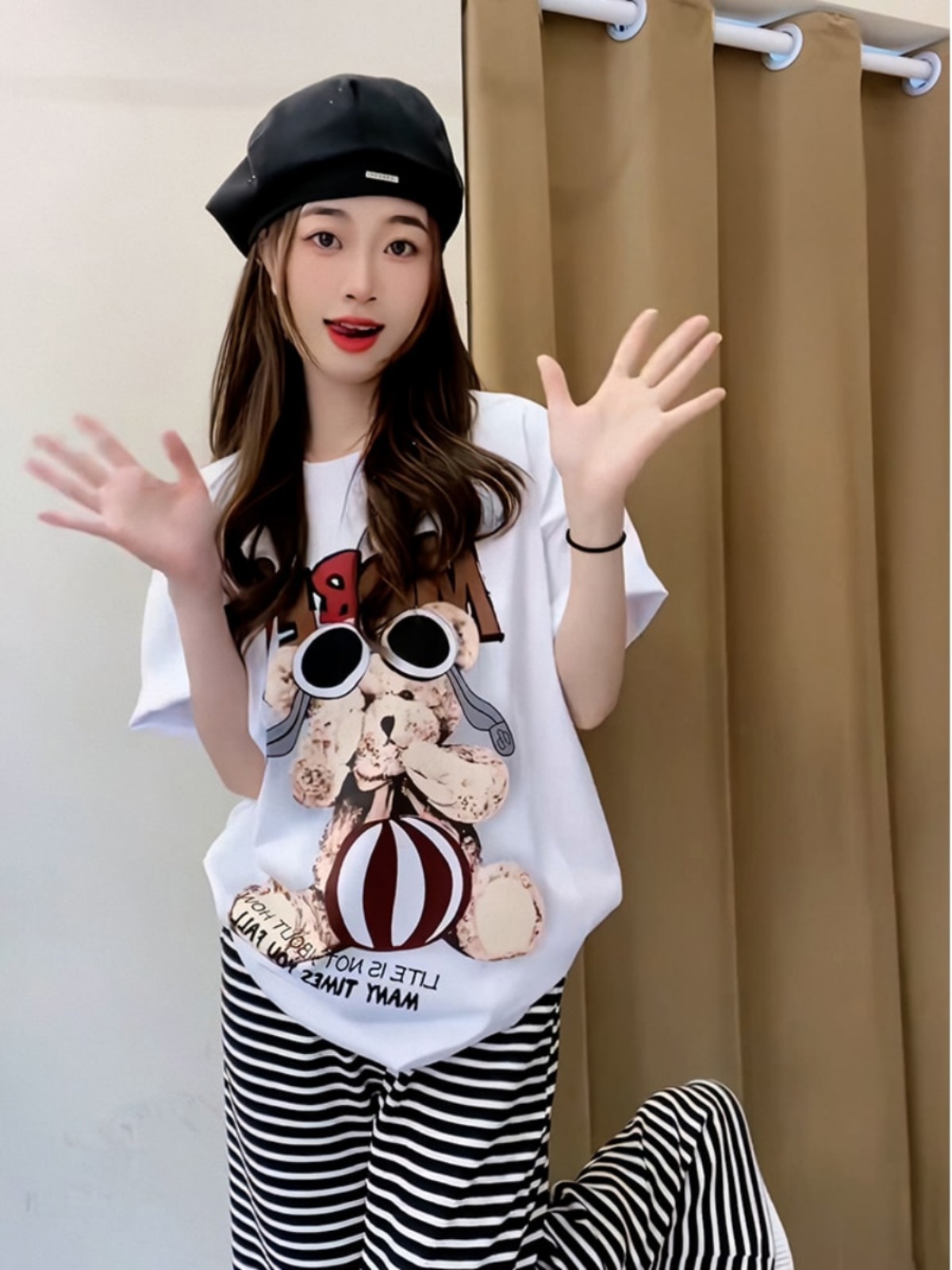 白Tシャツ レディース くまさんサングラスプリント丸首シャツ