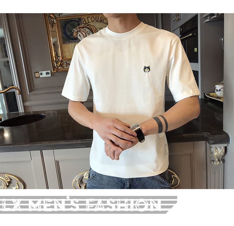 白Tシャツ シンプル胸元ワンポイント半袖