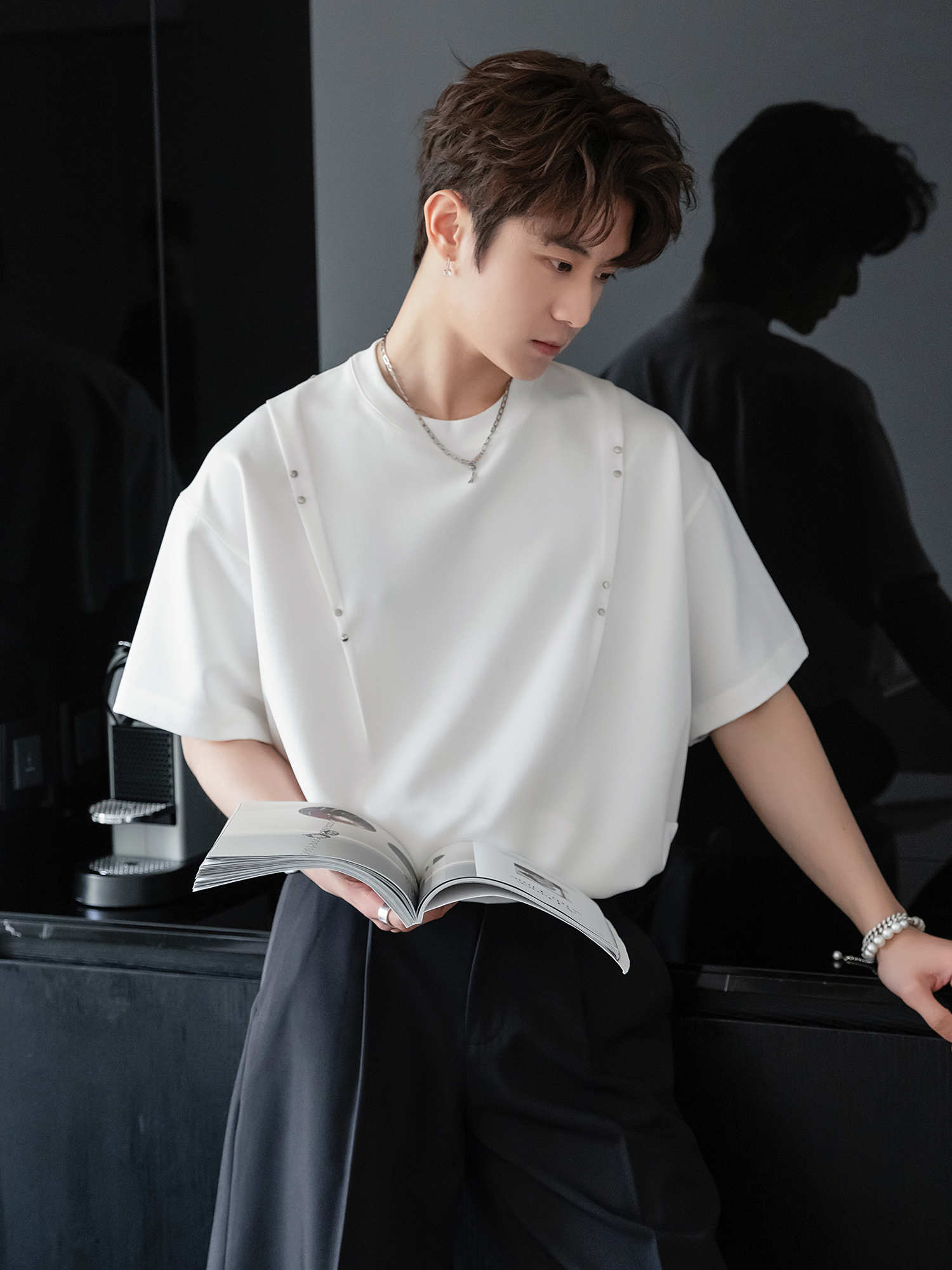 白Tシャツ メンズ 飾りステッチ入りドロップショルダー