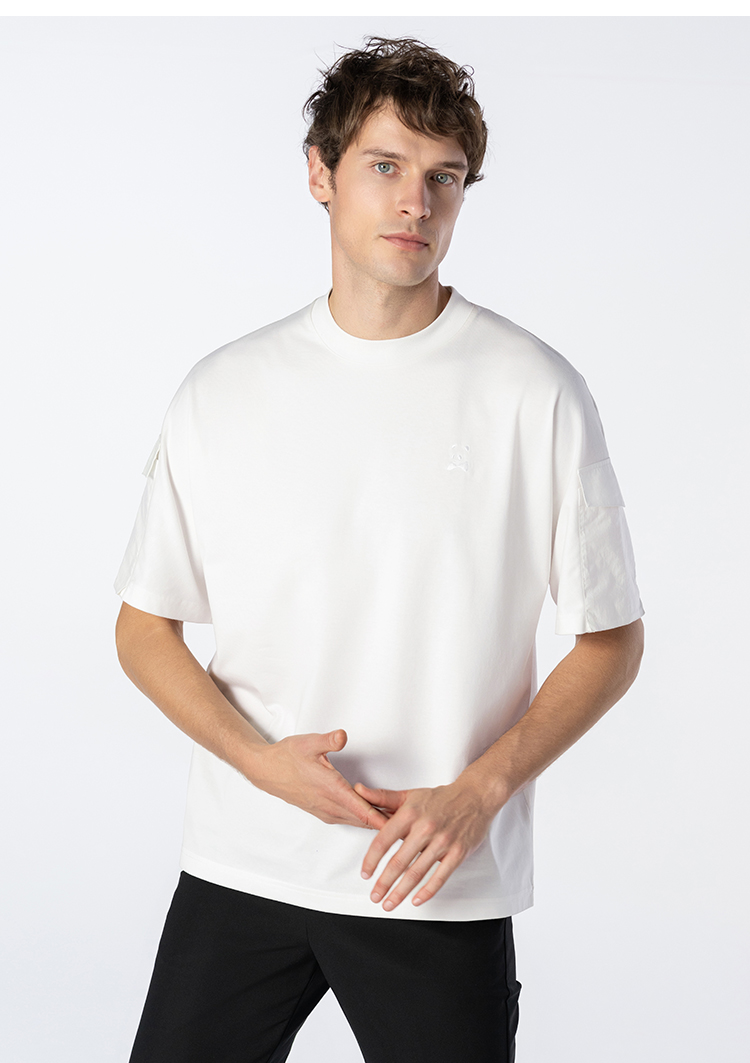 白Tシャツ モダンシルエット ポケット装飾Tシャツ