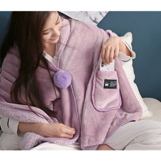 ブランケット ふわふわボンボン付きポケット着る毛布