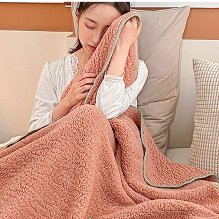 ブランケット ふんわりフリル付きもこもこ暖かいブランケット