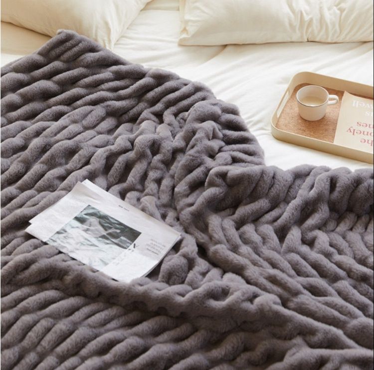 極太編み目の贅沢チャンキーニットブランケット