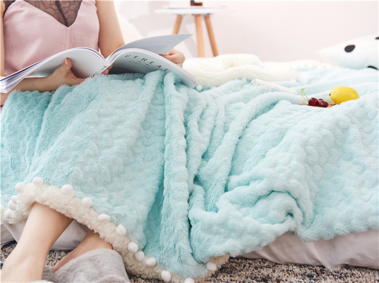 かわいい子羊の毛風厚手二層うさぎ毛玉ブランケット