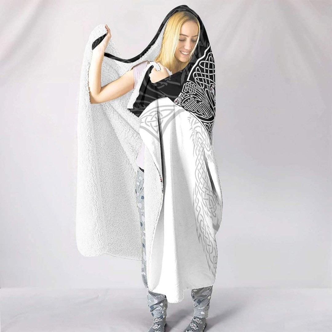 狼柄着る毛布 頭巾付き裏起毛ブランケット 大きめサイズ