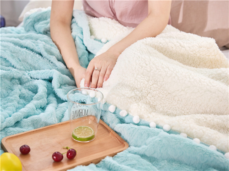 かわいい子羊の毛風厚手二層うさぎ毛玉ブランケット