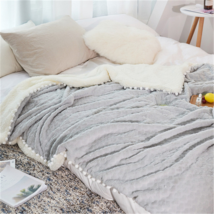 かわいい子羊の毛風厚手二層うさぎ毛玉ブランケット