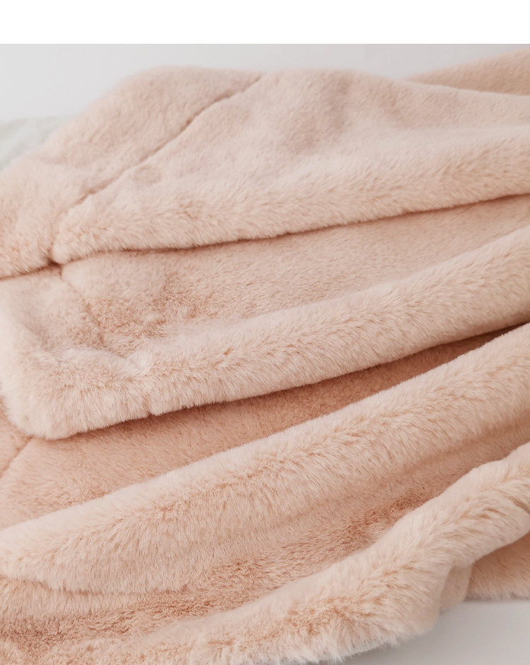 ふわふわ毛足の長い極上もこもこブランケット