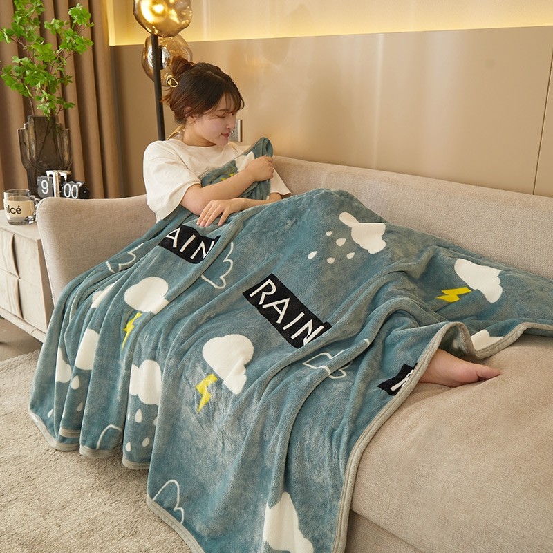 雨雲と雷模様のほっこりあったかブランケット
