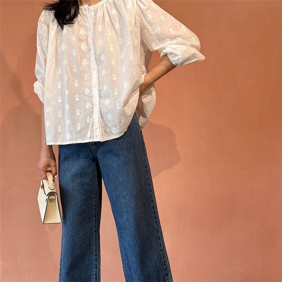 白ブラウス 刺繍入り長袖白シャツ 体型カバー丸首レディース