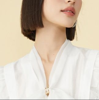 白ブラウス 優美フリル蝶結び襟ブラウス
