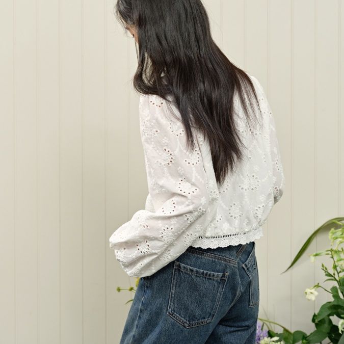 白ブラウス 花刺繍フリルリボン付きブラウス