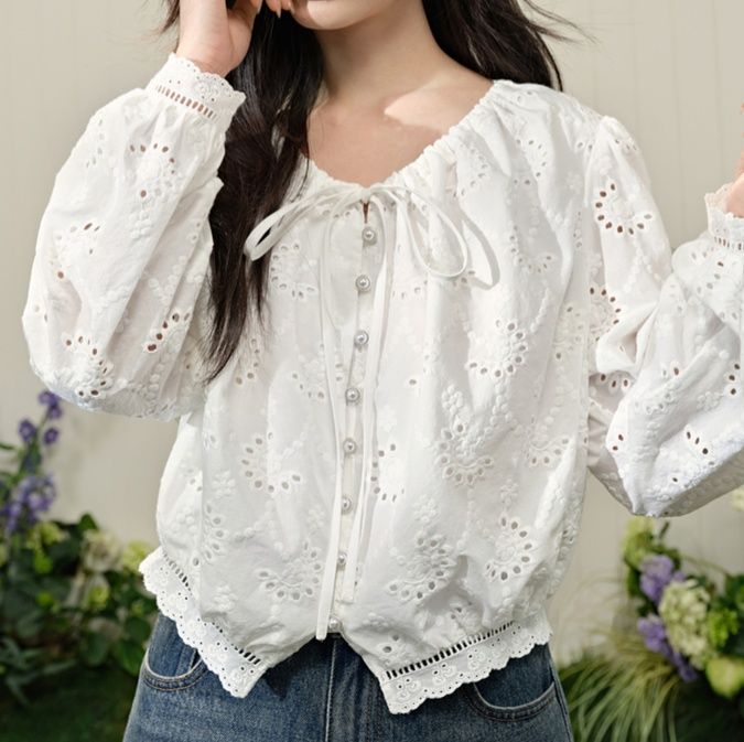 白ブラウス 花刺繍フリルリボン付きブラウス