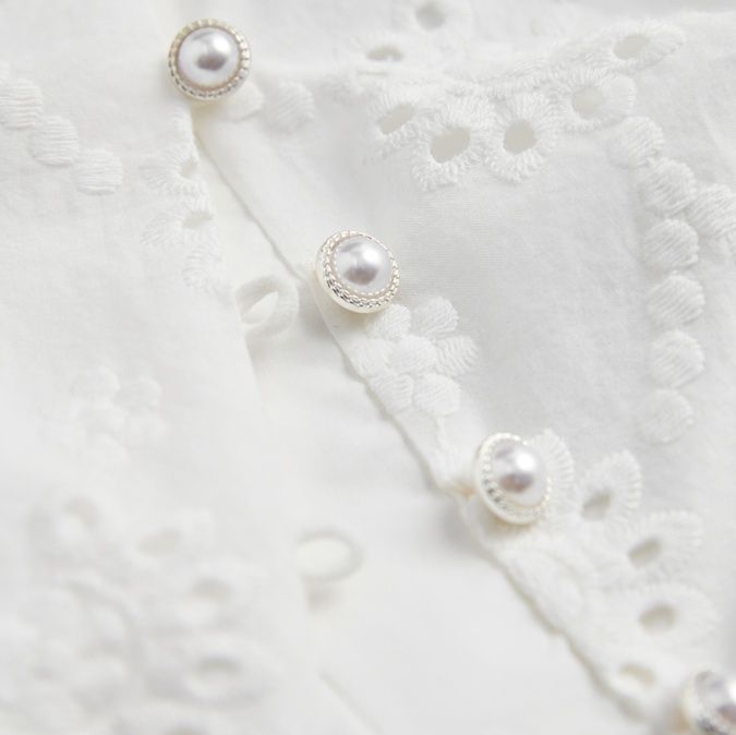 白ブラウス 花刺繍フリルリボン付きブラウス