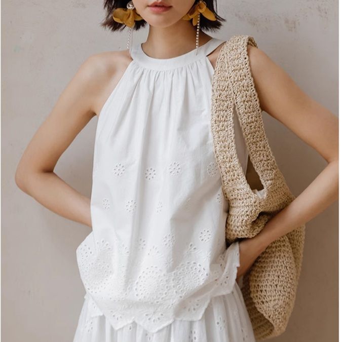 白ブラウス 花刺繍ホルターネックノースリーブ