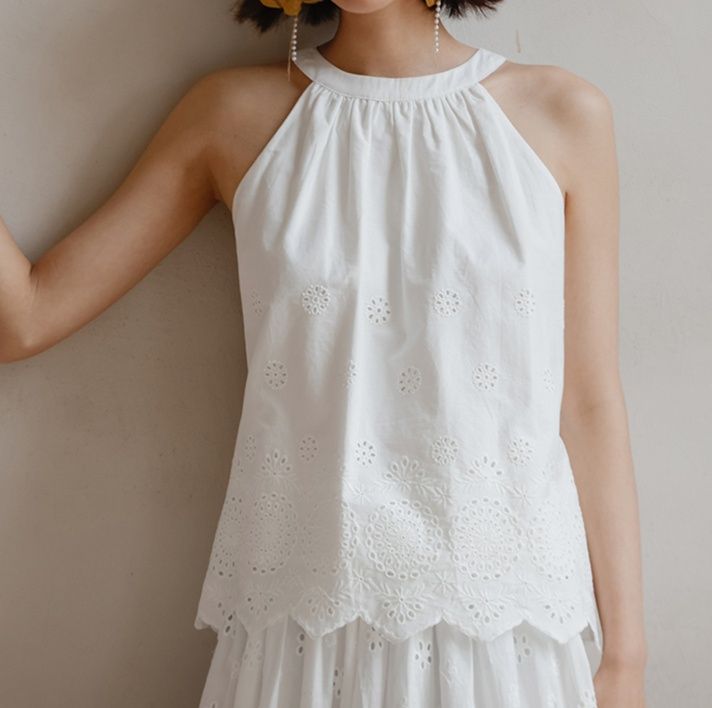 白ブラウス 花刺繍ホルターネックノースリーブ