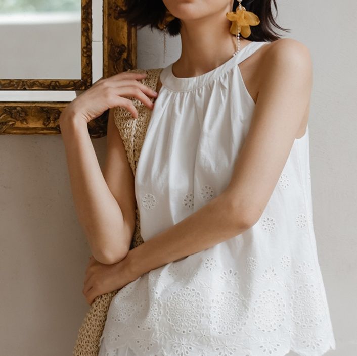 白ブラウス 花刺繍ホルターネックノースリーブ
