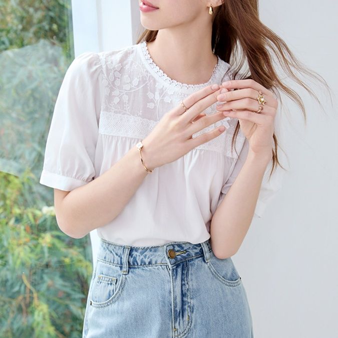 白ブラウス 花レース付き優美フリルブラウス