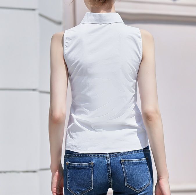 白ブラウス 上品シルエットノースリーブシャツ
