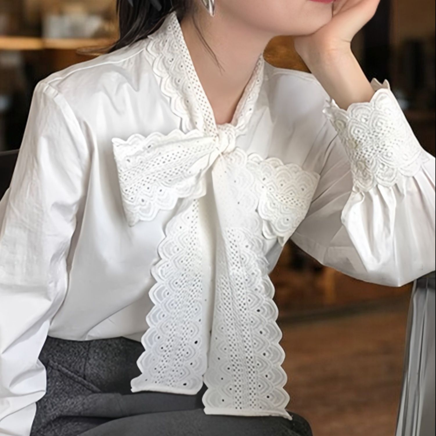 白ブラウス 優雅な花刺繍リボンレースブラウス