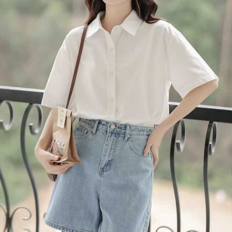 白ブラウス 清楚感漂う半袖ベーシックシャツ